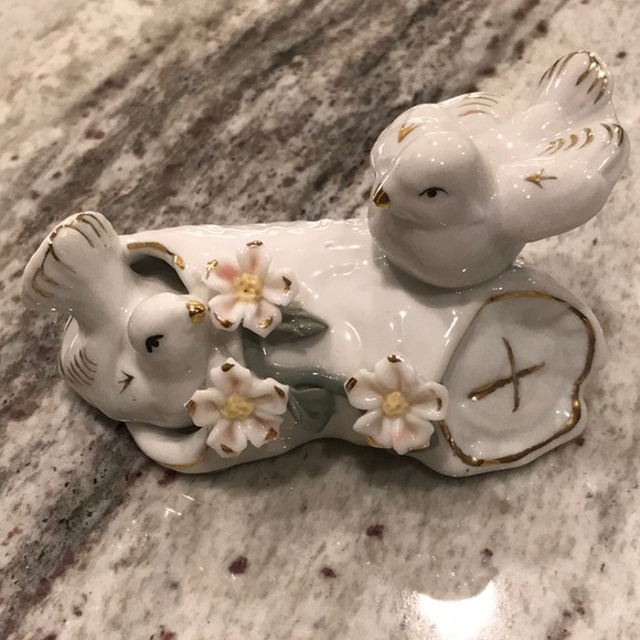Porcelain Dove Figurine - Picture 5 of 5